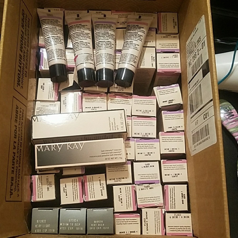 Mary Kay liquid foundations, a mascara and primer
